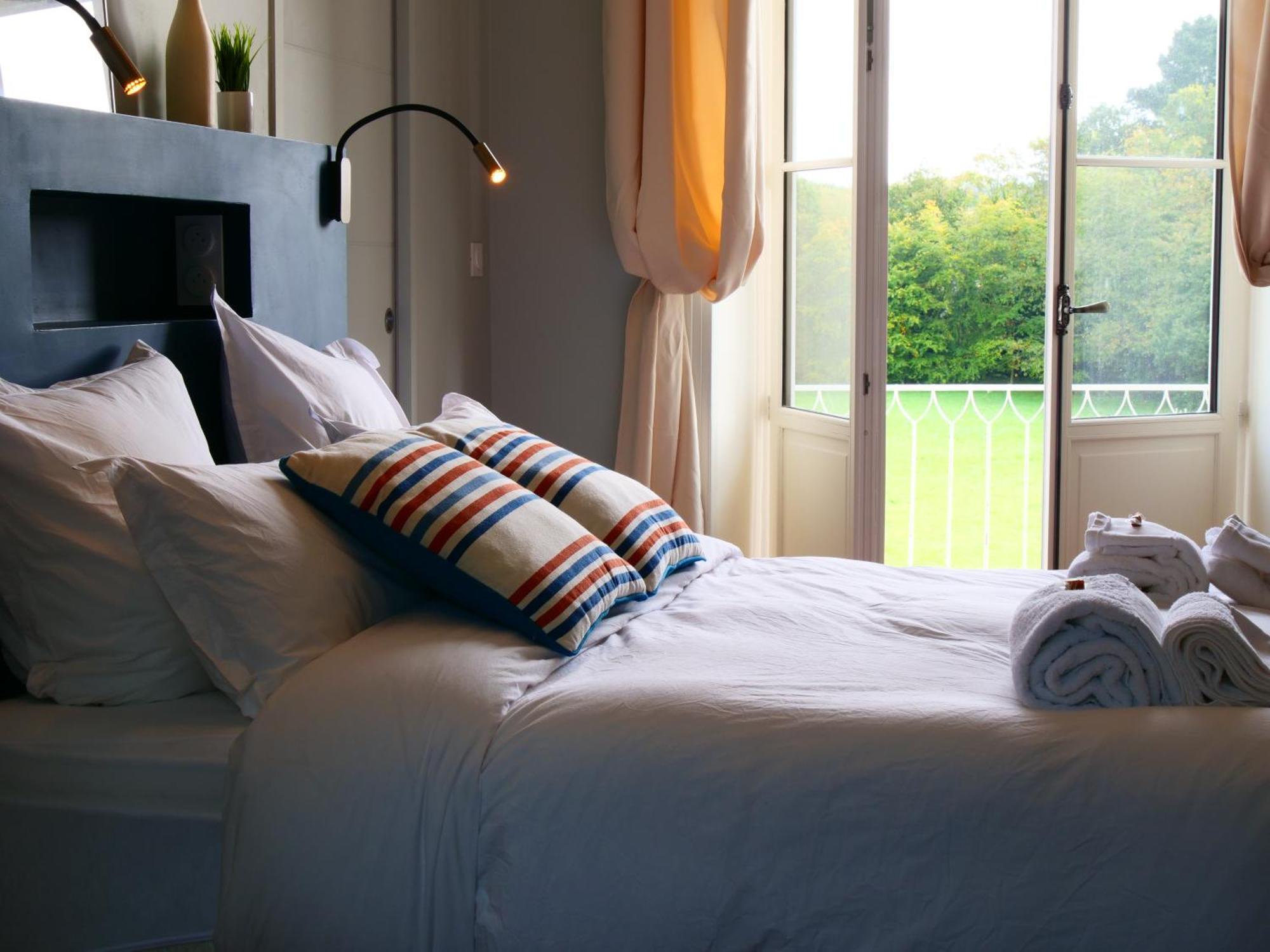 Domaine Du Cloitre Bed & Breakfast Пленеф-Вал-Андре Екстериор снимка