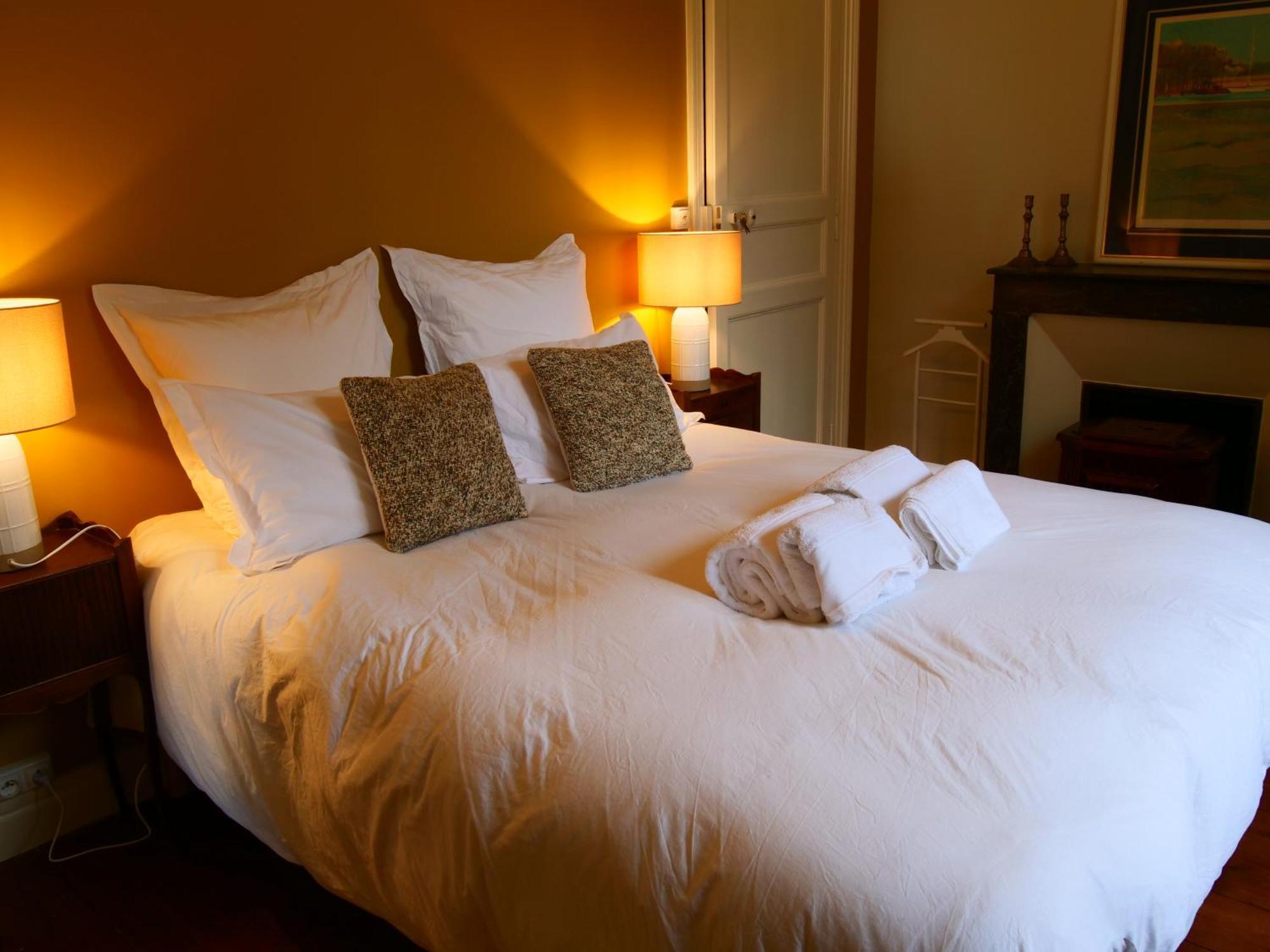 Domaine Du Cloitre Bed & Breakfast Пленеф-Вал-Андре Екстериор снимка
