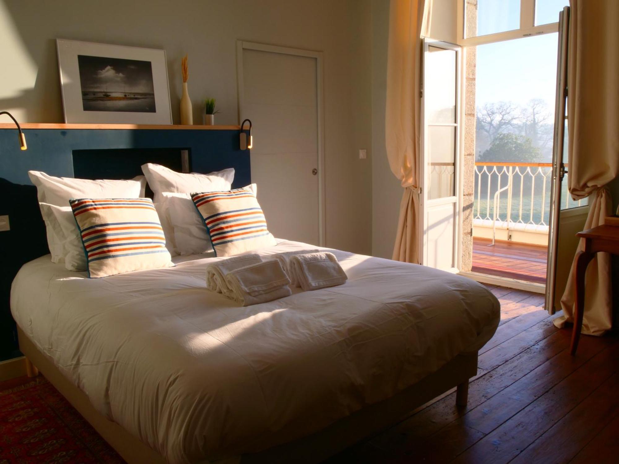Domaine Du Cloitre Bed & Breakfast Пленеф-Вал-Андре Екстериор снимка